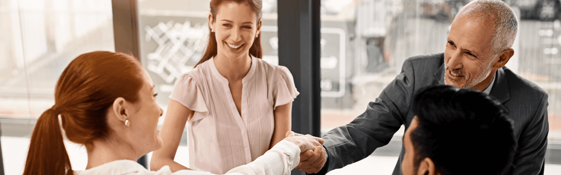 Jobeinstieg in der Steuerbranche – Neues Teammitglied wird begrüßt. Karrierechancen, Weiterbildungsmöglichkeiten und der Start in eine erfolgreiche Laufbahn im Steuerwesen.